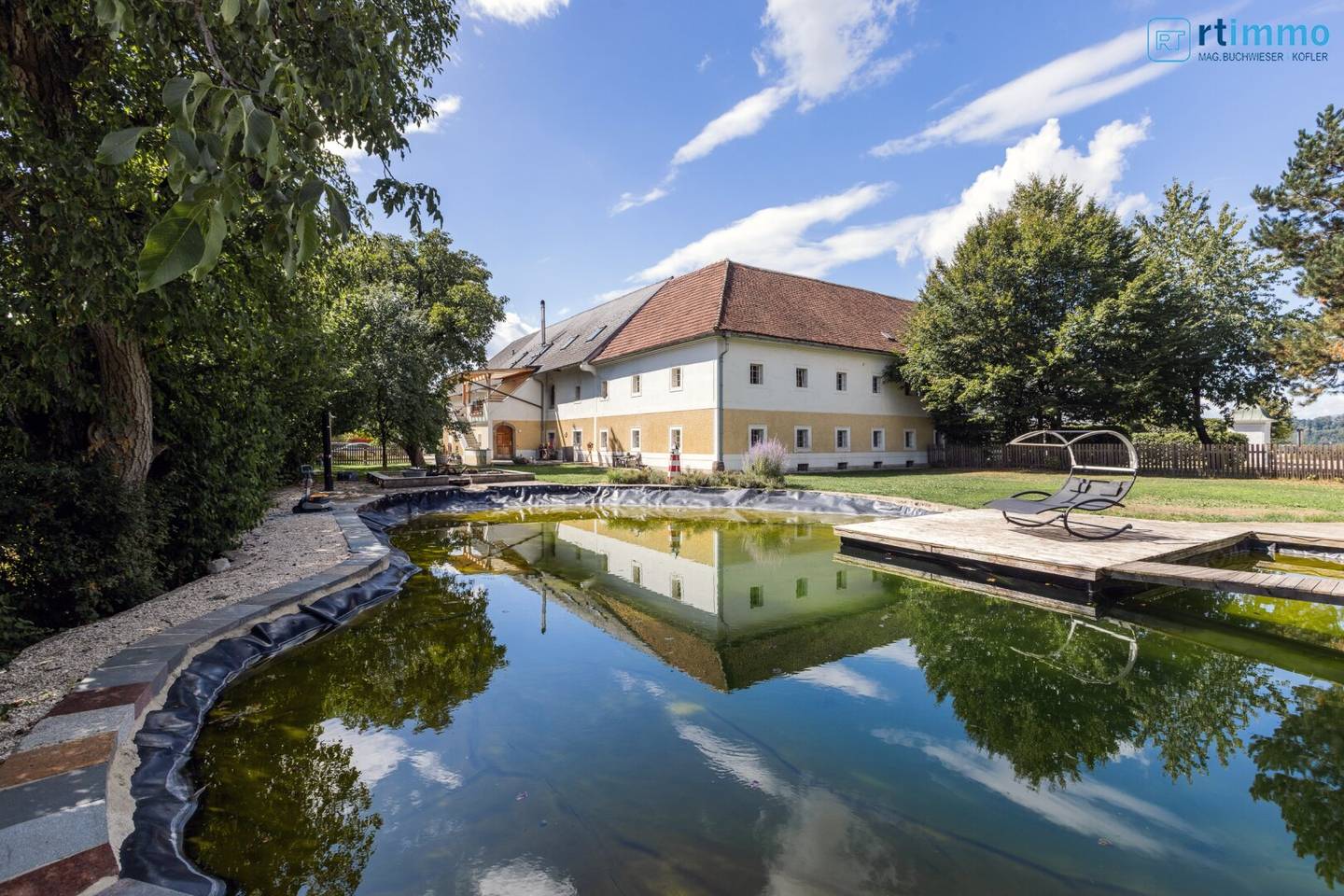 Unique opportunity - four-sided building for commercial and residential use in the beautiful Kremstal