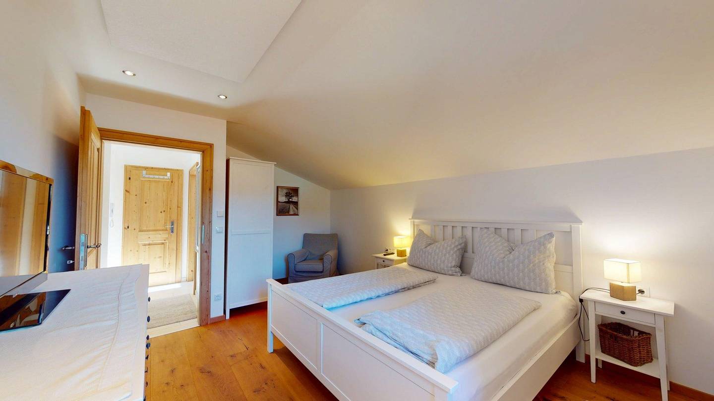 Hochwertige Dachgeschosswohnung zentral mit Balkon