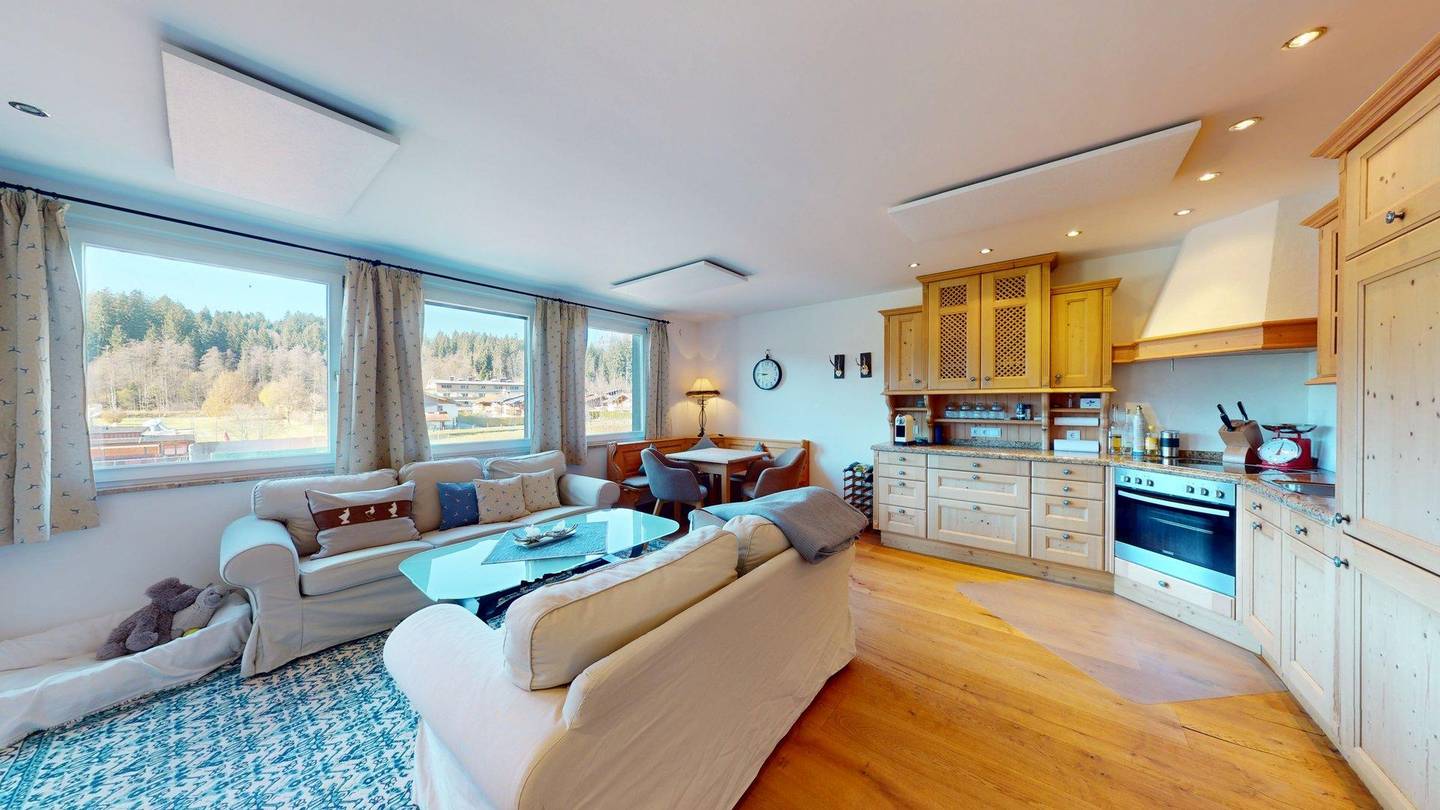 Hochwertige Dachgeschosswohnung zentral mit Balkon