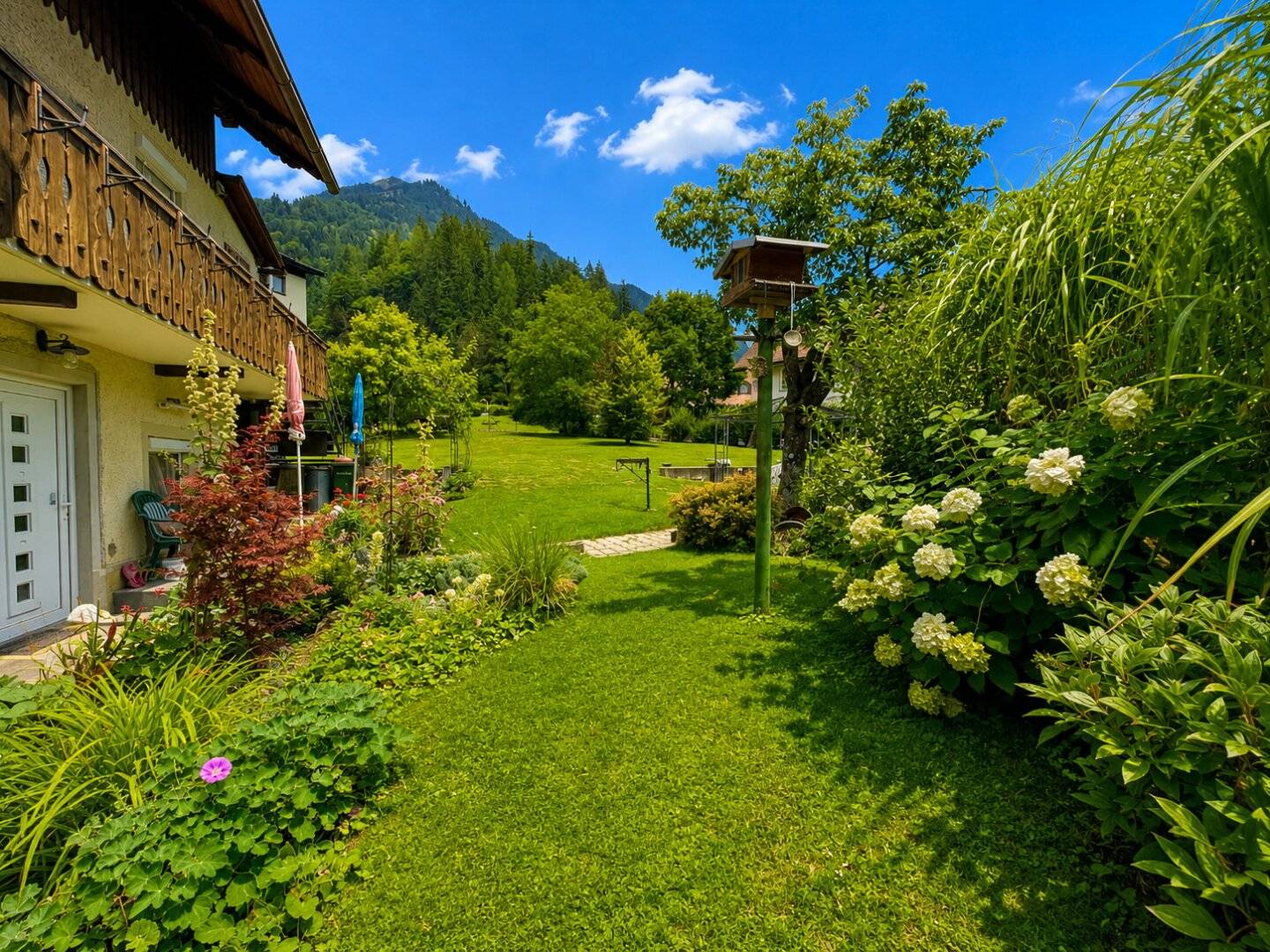 A PLACE TO FEEL GOOD - HOME BEGINS RIGHT HERE!
