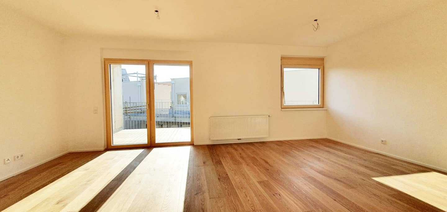 Sunny, cozy penthouse only 250 m from Lendplatz, 11 m² terrace, 4 rooms (suitable for 3-person flatshare)