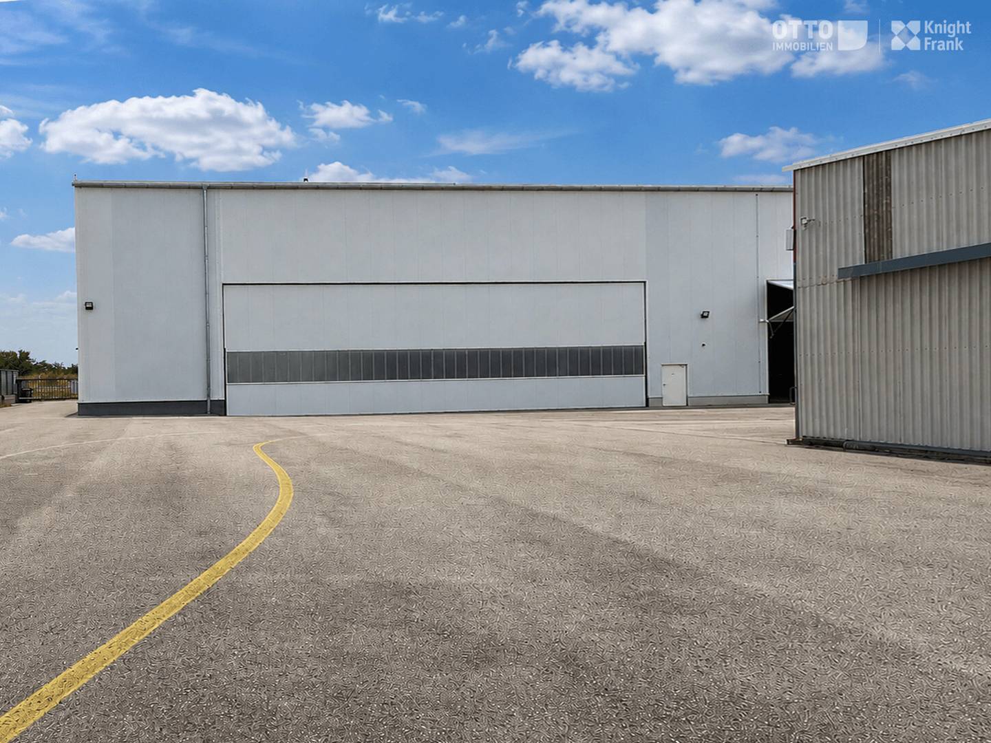Hangar und Logistik am Flugplatz Loftwohnung