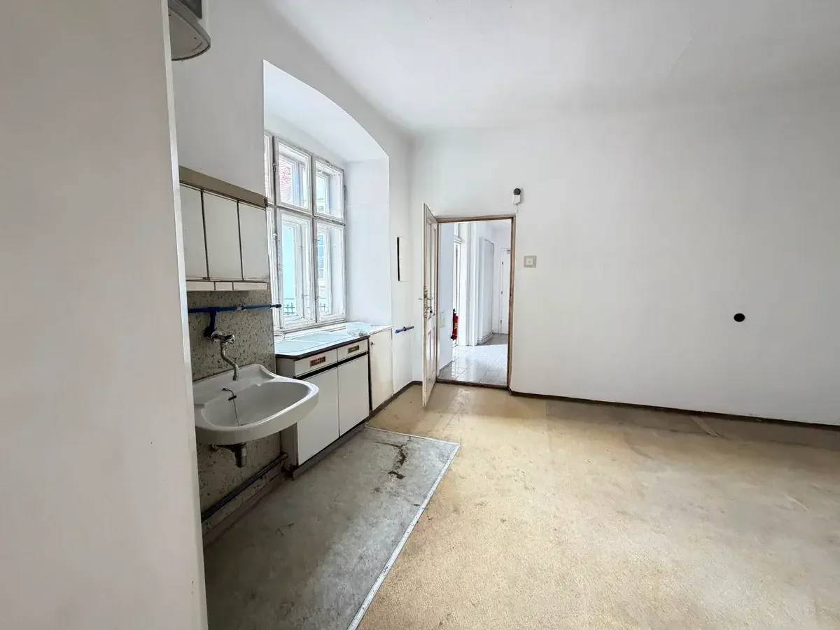 Prime location in the heart of Hartberg - 122 m² office or law firm space with development potential