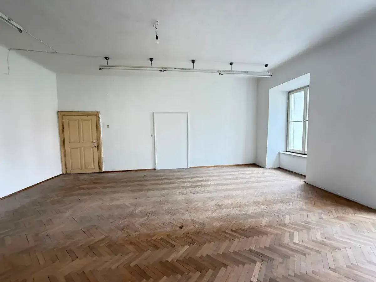 Prime location in the heart of Hartberg - 122 m² office or law firm space with development potential