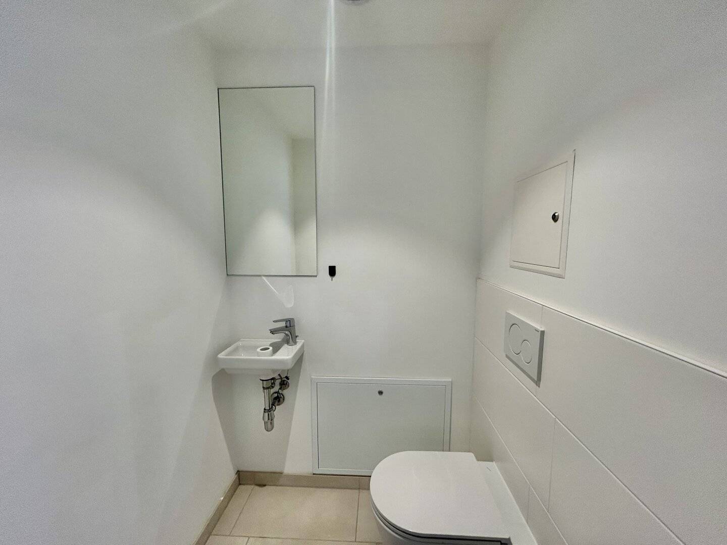 modern 1.5 room apartment on the 15th floor with generous outdoor space - Co-Working / Fitness center / Rooftop terrace included!