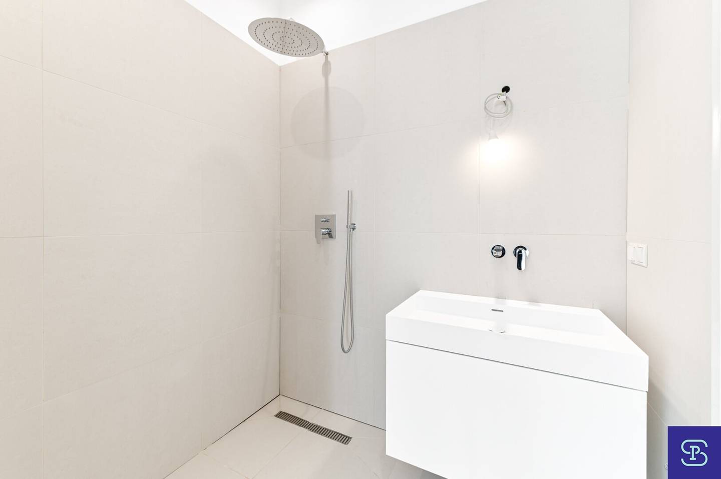 Erstbezug nach Sanierung: 3 Zimmer-Gartenwohnung mit Veranda  - 1130 Wien