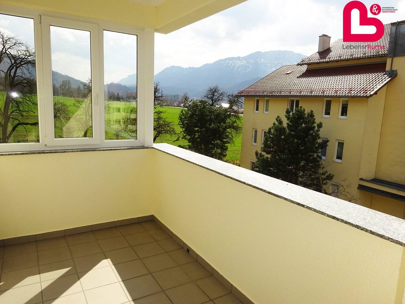Very nice 3-room apartment in Kirchdorf/Krems with loggia and underground parking space