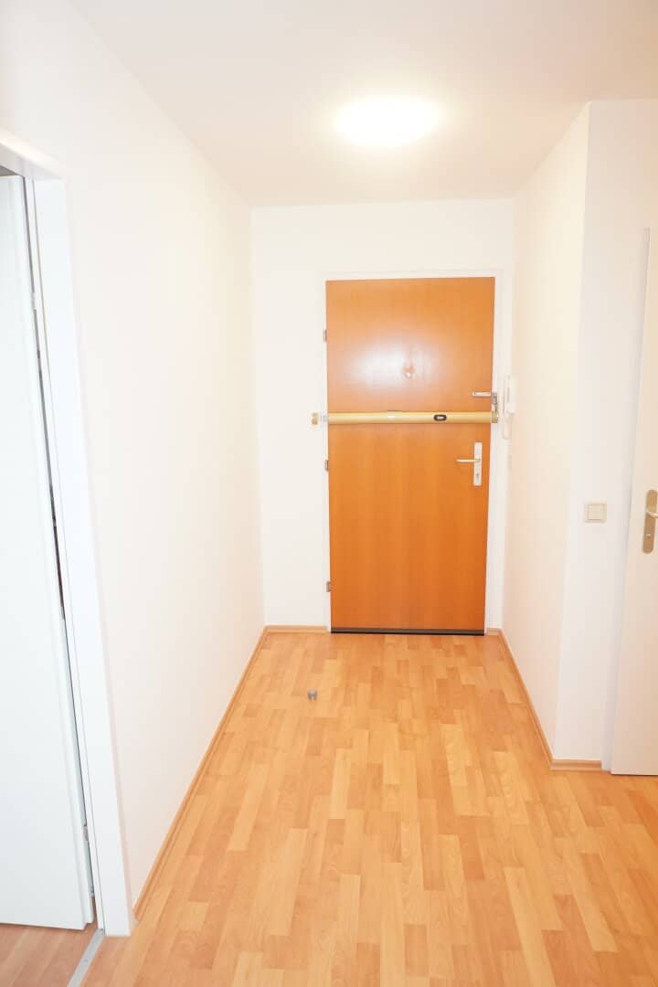 1020, Tempelgasse/U1 Nestroyplatz, newly renovated 2-room apartment with large inner courtyard terrace available immediately for open-ended rent