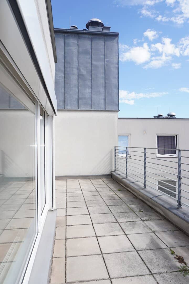 1020, Tempelgasse/U1 Nestroyplatz, newly renovated 2-room apartment with large inner courtyard terrace available immediately for open-ended rent