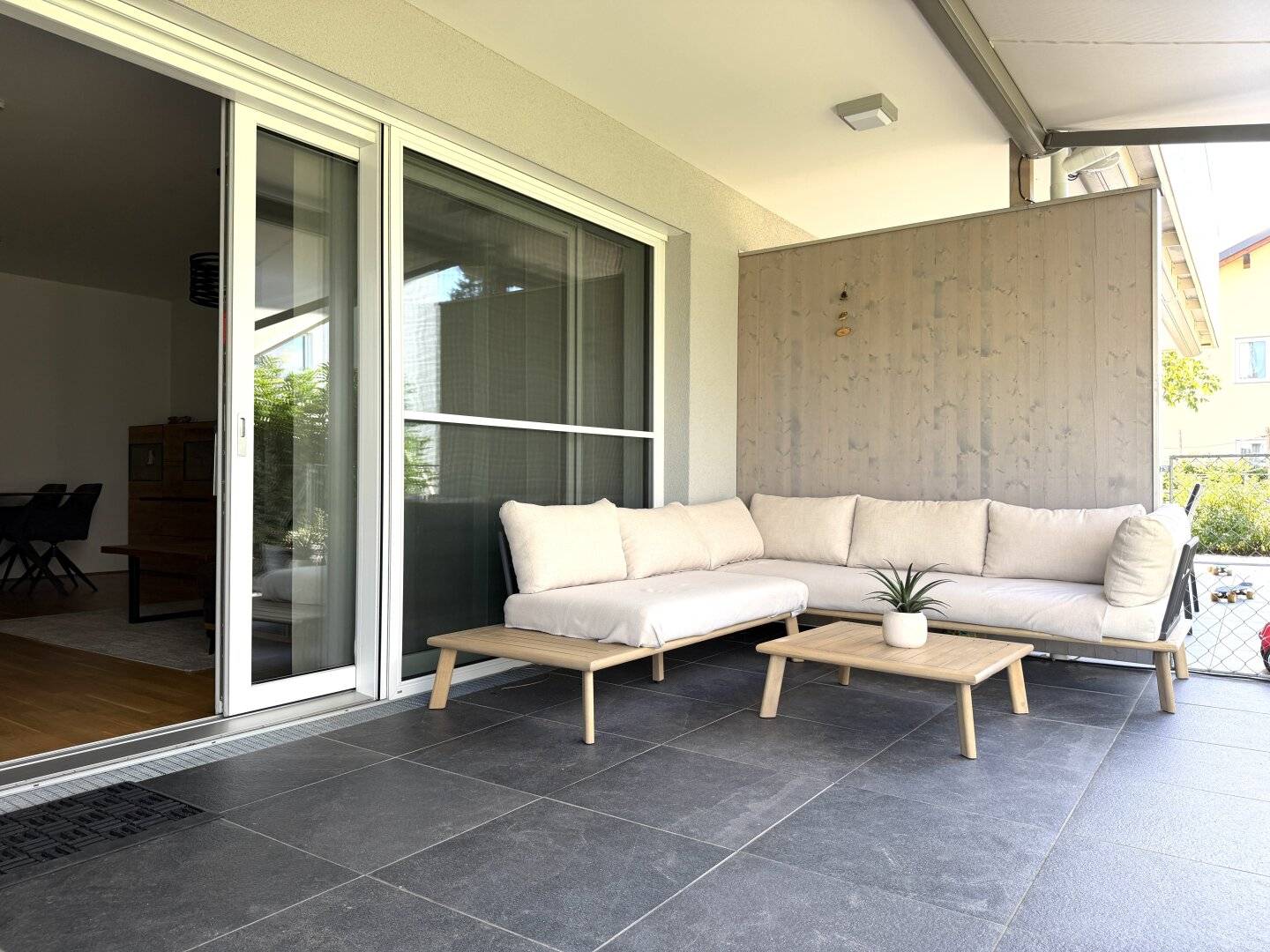 Your own garden to arrive – Nearly new 3-room apartment with terrace