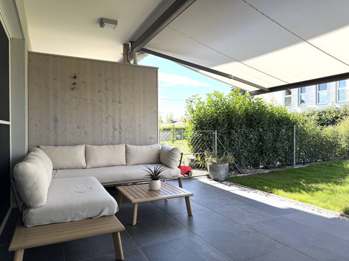 Your own garden to arrive – Nearly new 3-room apartment with terrace