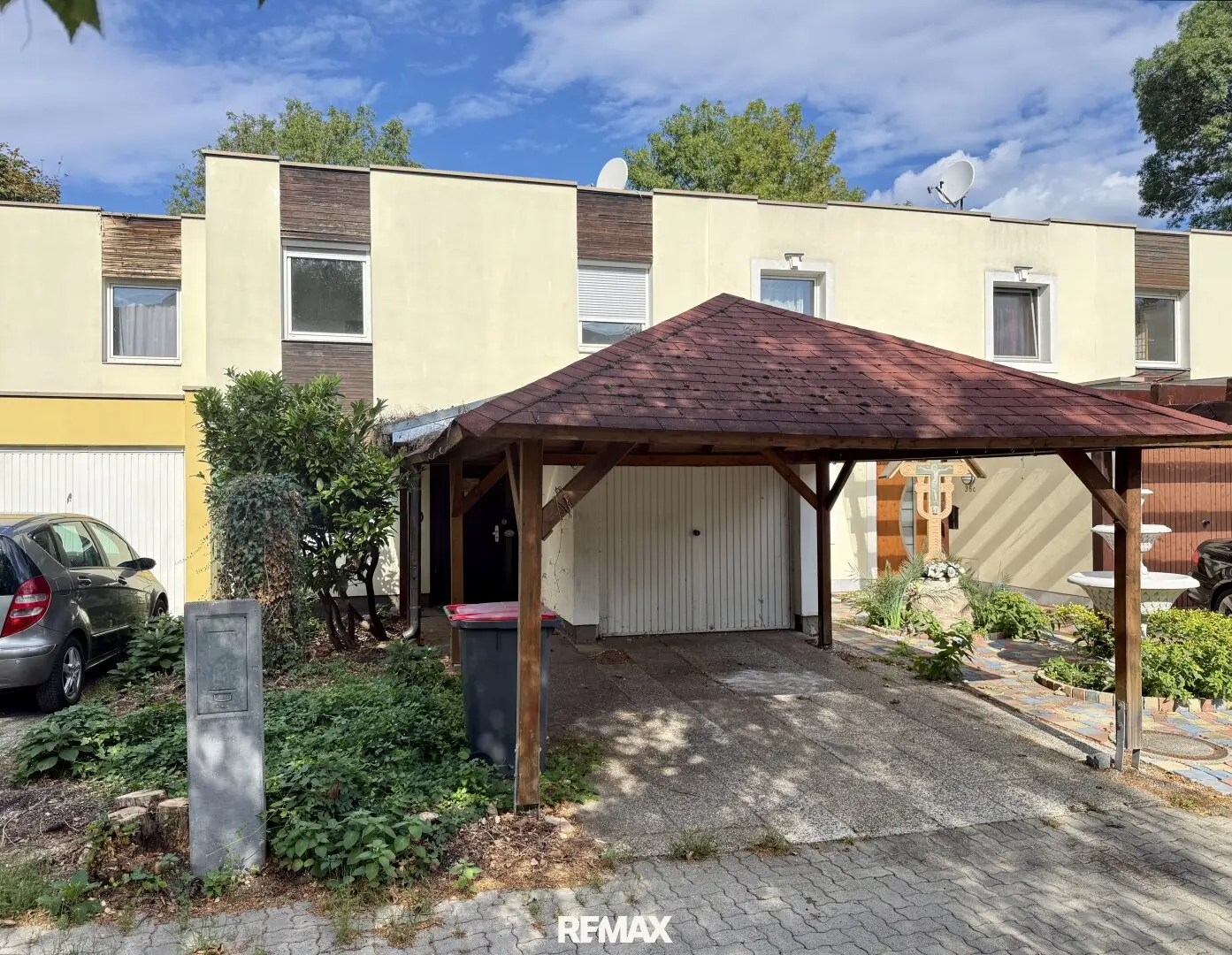 Single-family terraced house with 3 bedrooms on around 120 m² living space directly next to the Schmuckerau