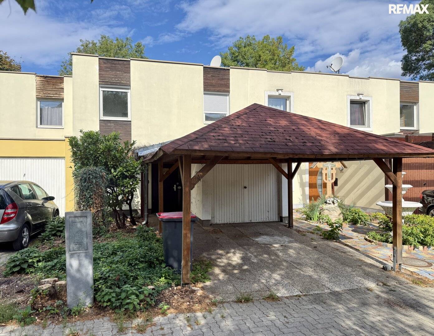 Single-family terraced house with 3 bedrooms on around 120 m² living space directly next to the Schmuckerau