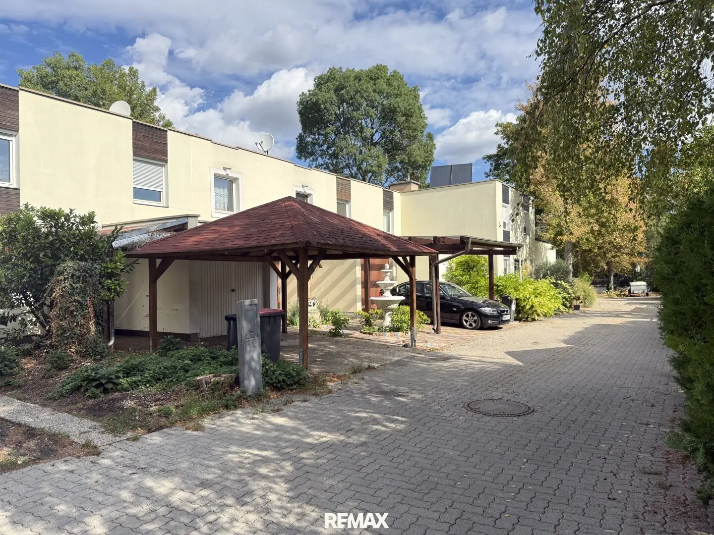 Single-family terraced house with 3 bedrooms on around 120 m² living space directly next to the Schmuckerau