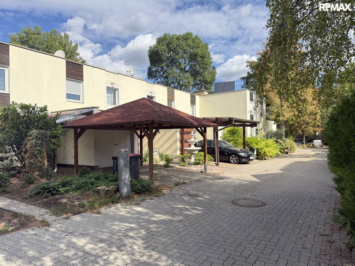 Single-family terraced house with 3 bedrooms on around 120 m² living space directly next to the Schmuckerau