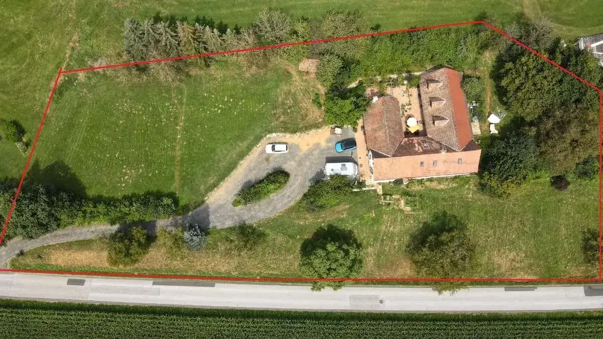 Lovingly renovated three sided farmstead with large plot in idyllic quiet location - Buch-St. Magdalena