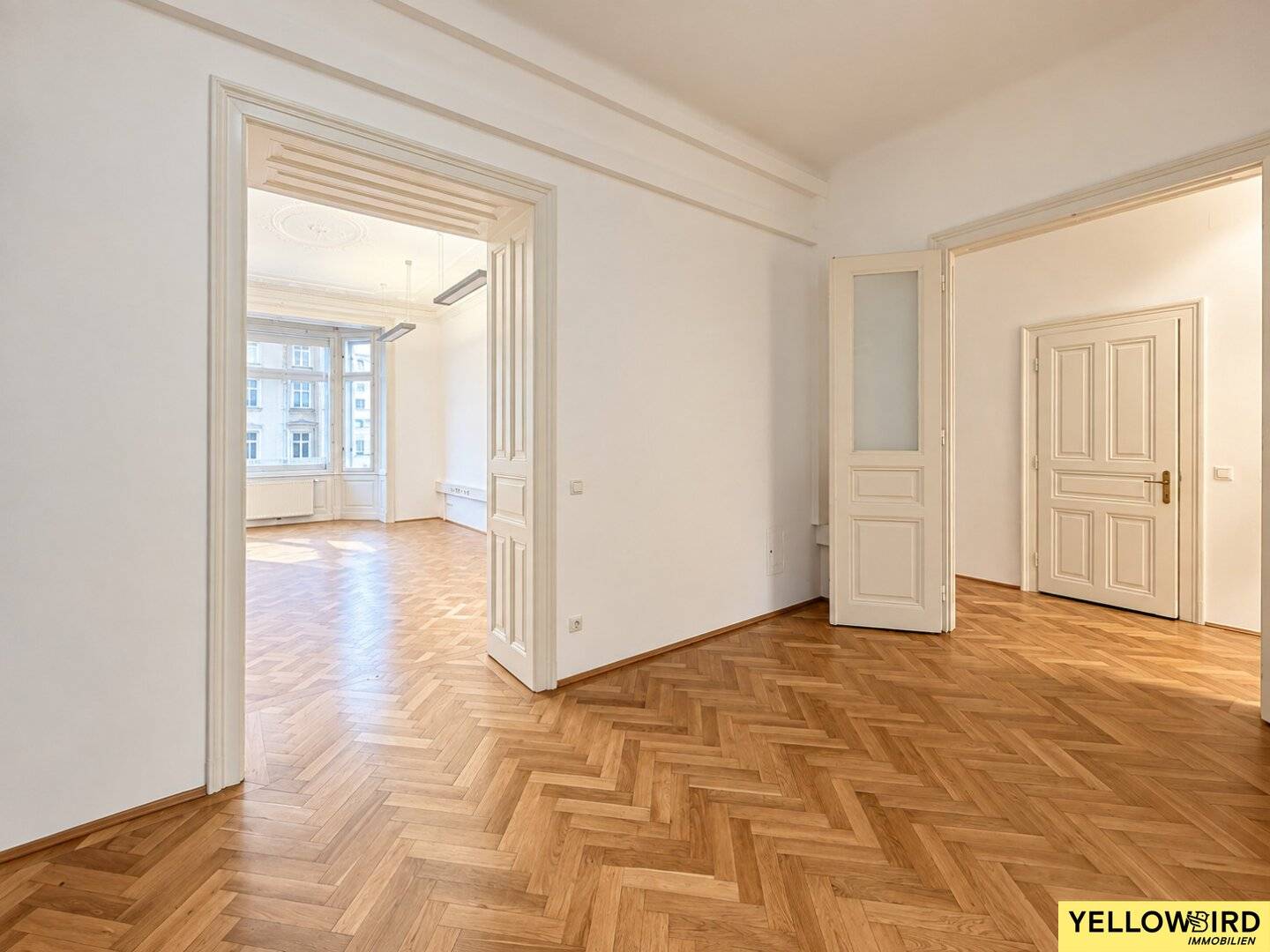 Helle 5-Zimmer-Altbauwohnung mit beeindruckender Raumhöhe, großzügigen Räumen, Klimaanlage und Top-Standort am Naschmarkt