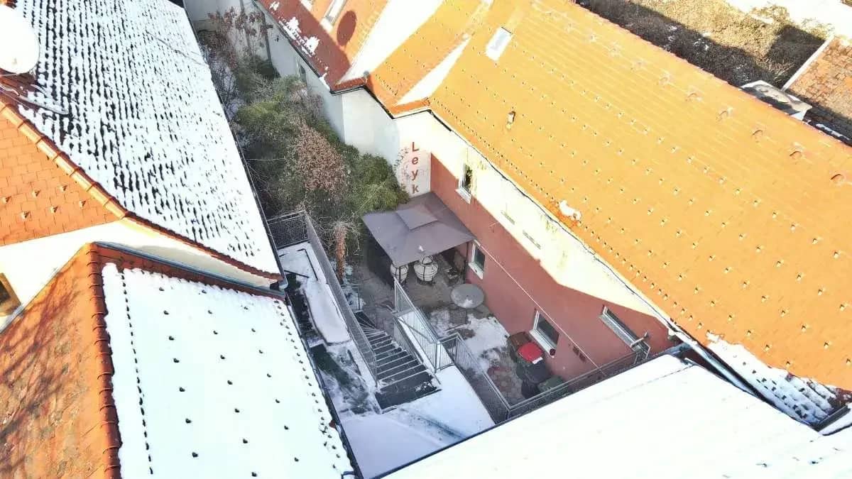 Großzügiges Geschäftslokal über 2 Ebenen mit Potenzial inkl. renovierungsbedürftiger Wohnung - Ideal auch als Eventlocation!