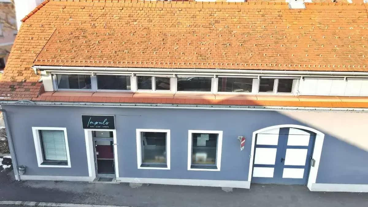 Großzügiges Geschäftslokal über 2 Ebenen mit Potenzial inkl. renovierungsbedürftiger Wohnung - Ideal auch als Eventlocation!