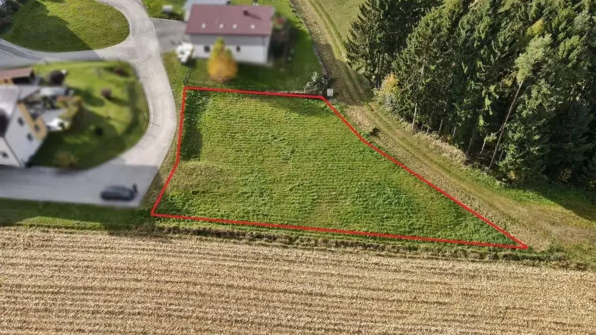 Sunny building plot in absolutely quiet location at the end of a cul-de-sac