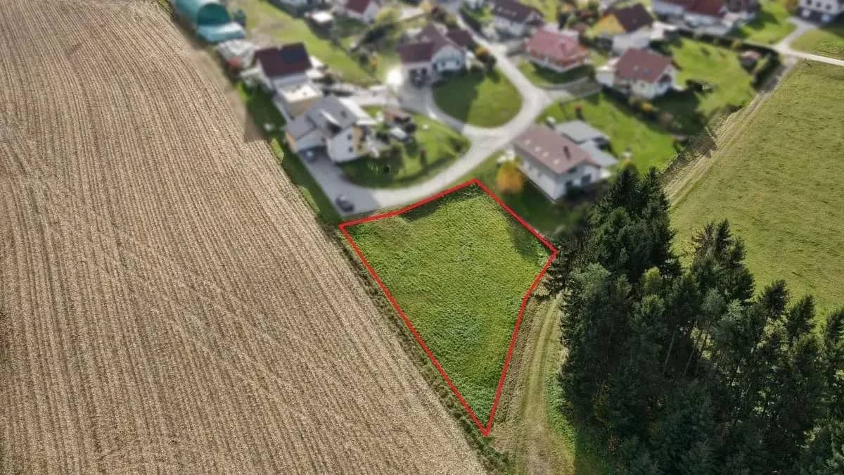 Sunny building plot in absolutely quiet location at the end of a cul-de-sac