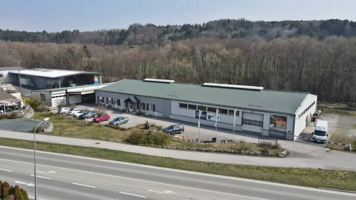 Gewerbeobjekt direkt an der Bundesstraße mit optimaler Verkehrsanbindung