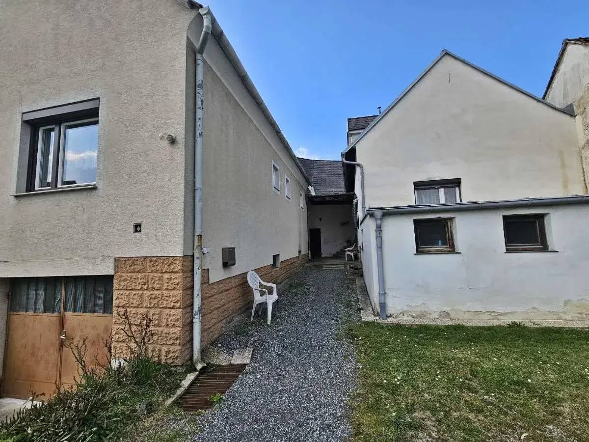Former inn with residential house, outbuilding and large plot in Stegersbach