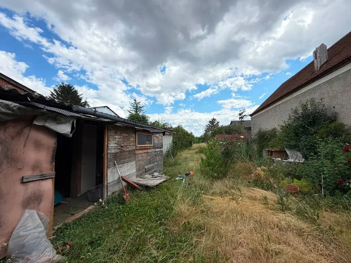 Residential house in need of renovation with 1.375 m² plot in Schachendorf