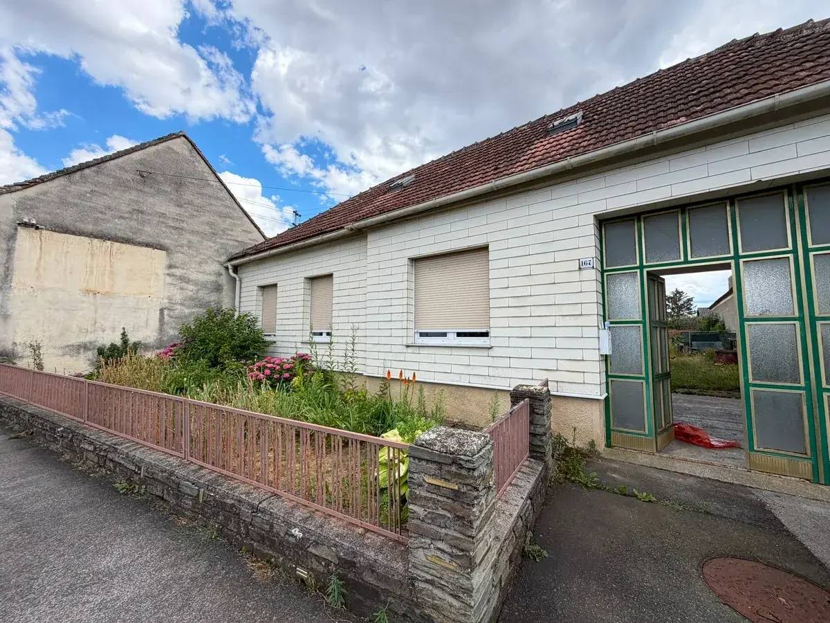 Residential house in need of renovation with 1.375 m² plot in Schachendorf