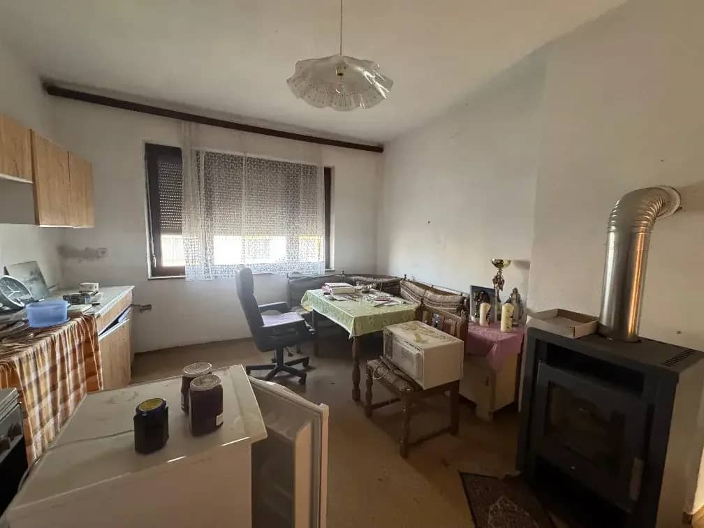 Property in need of renovation with multiple buildings on a 3119m² plot in Schachendorf