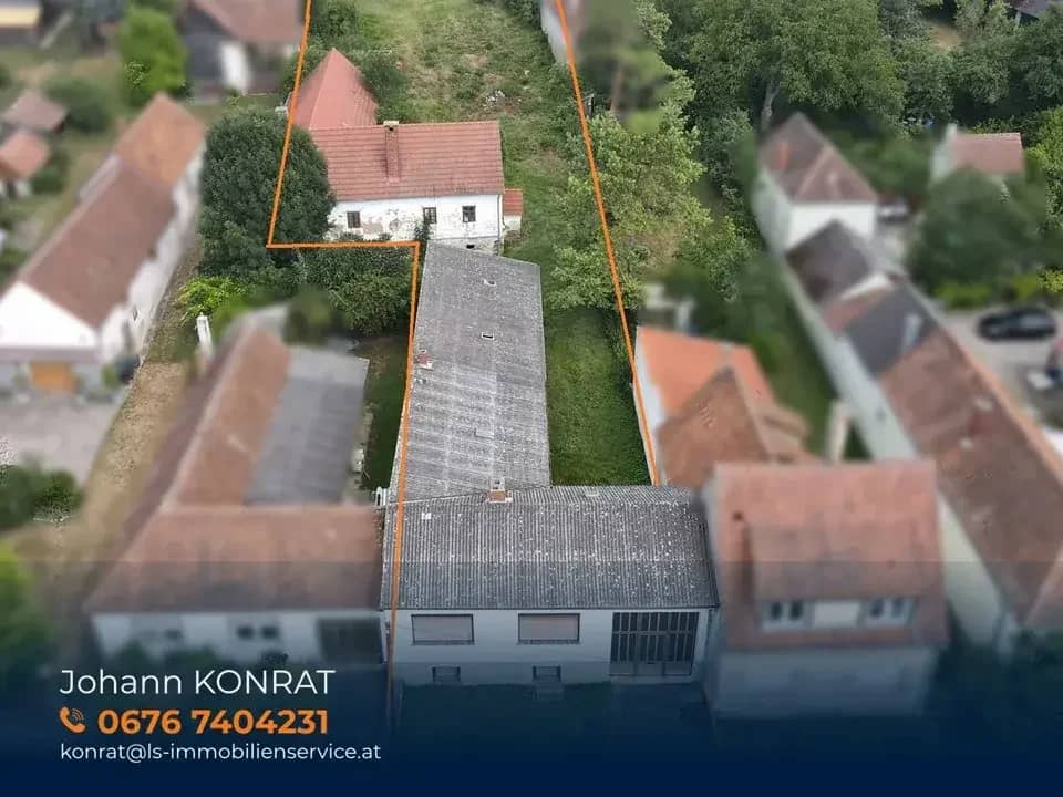 Property in need of renovation with multiple buildings on a 3119m² plot in Schachendorf