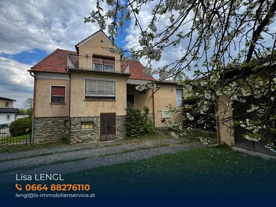 Single-family house in need of renovation with great potential in a quiet residential area in Kemeten