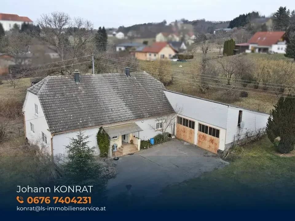Spacious property with residential house, hall and 2,427 m² land in Litzelsdorf