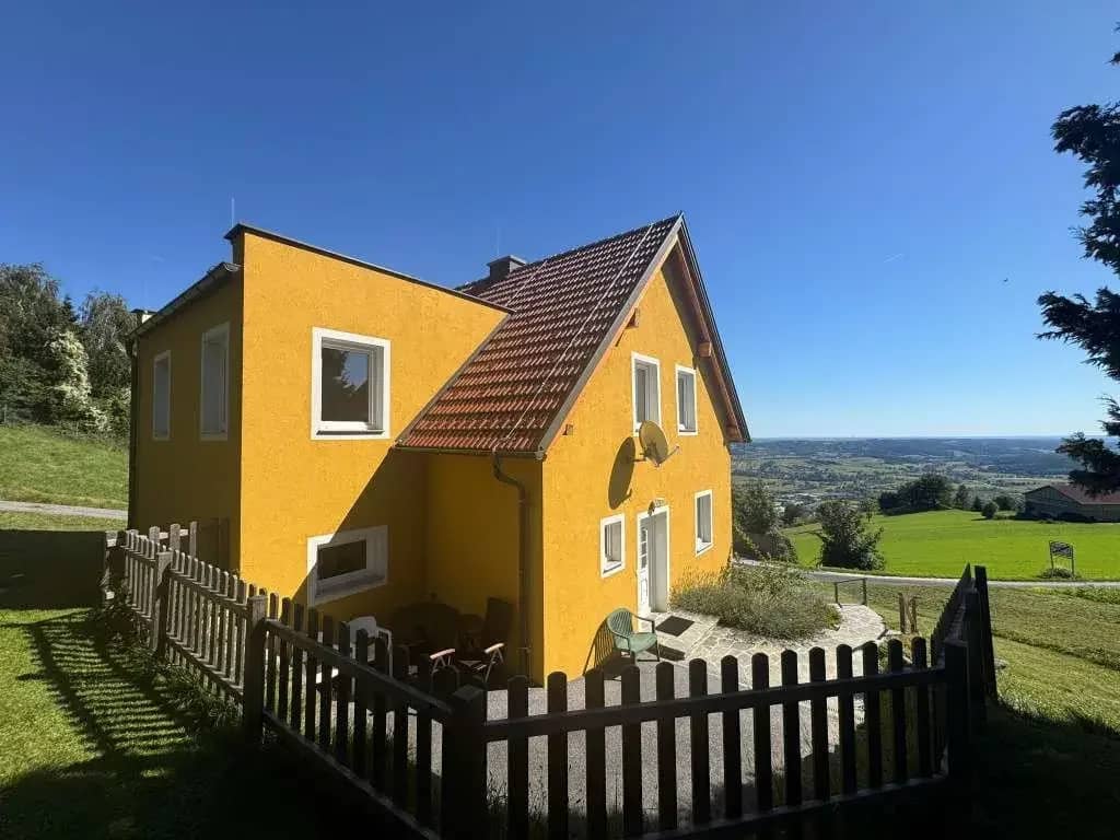 Stilvoll modernisiertes Wohnhaus mit Weitblick und großzügigem Grund - in Hartberg am Ring