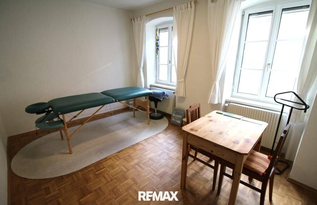 Practice treatment room also available for hourly rental
