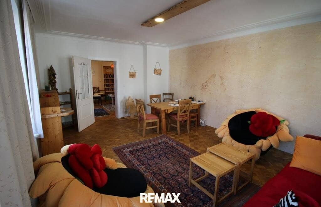Practice treatment room also available for hourly rental