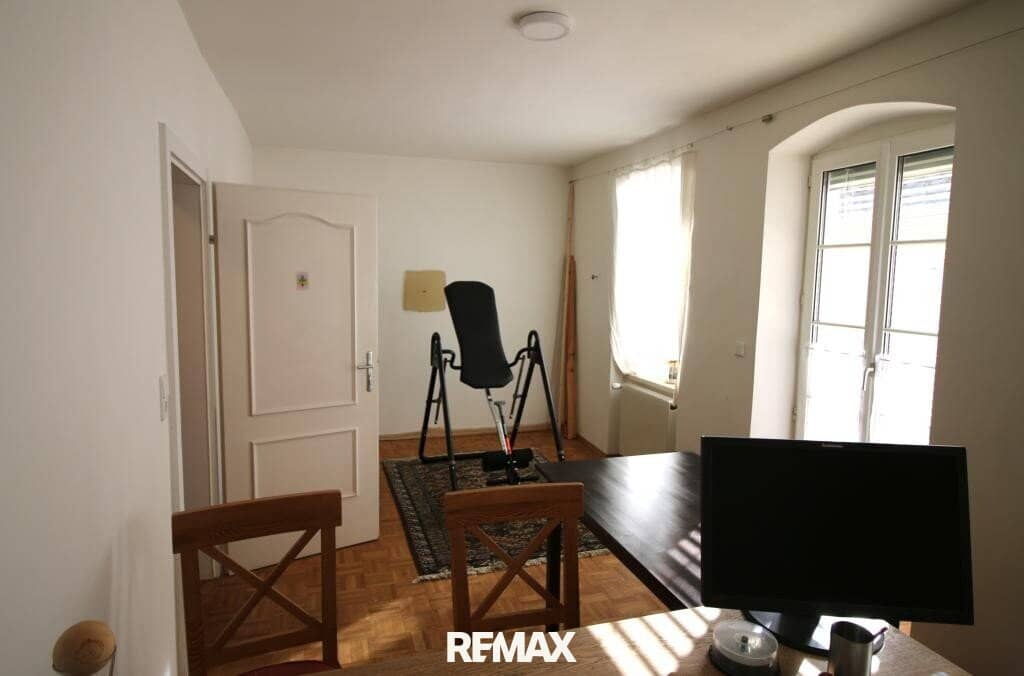 Practice treatment room also available for hourly rental