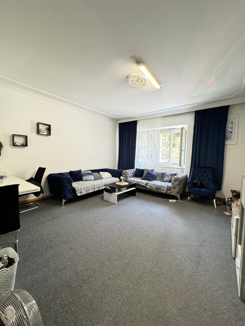 ***Großzügige 4-Zimmer-Wohnung mit Charme und Komfort***