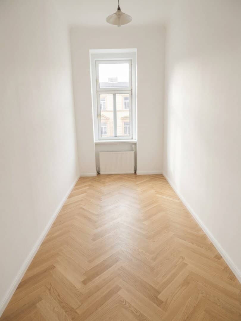 Renovated period apartment with French doors and new parquet floor