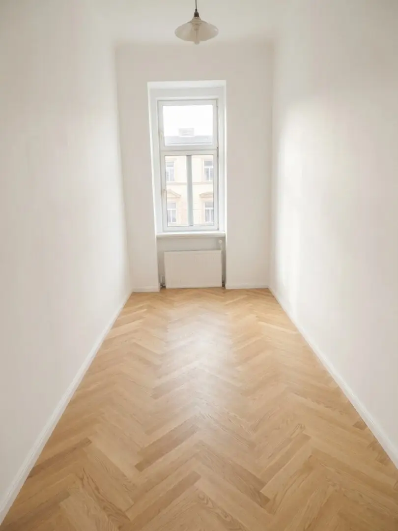 Renovated period apartment with French doors and new parquet floor