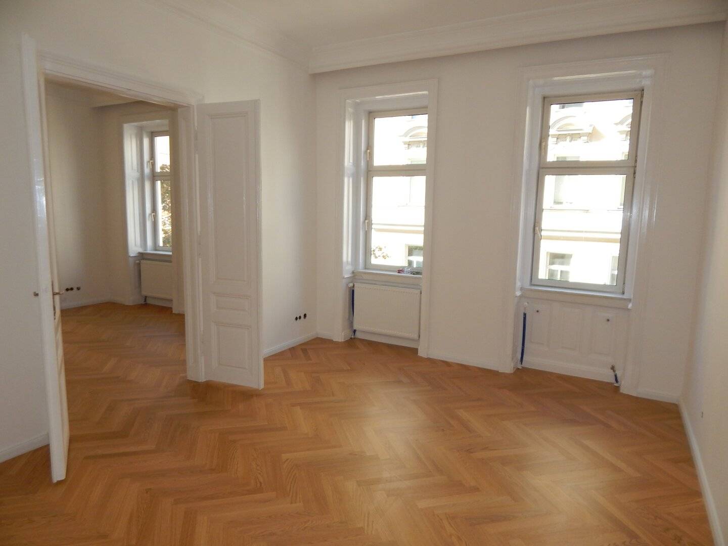 Renovated period apartment with French doors and new parquet floor