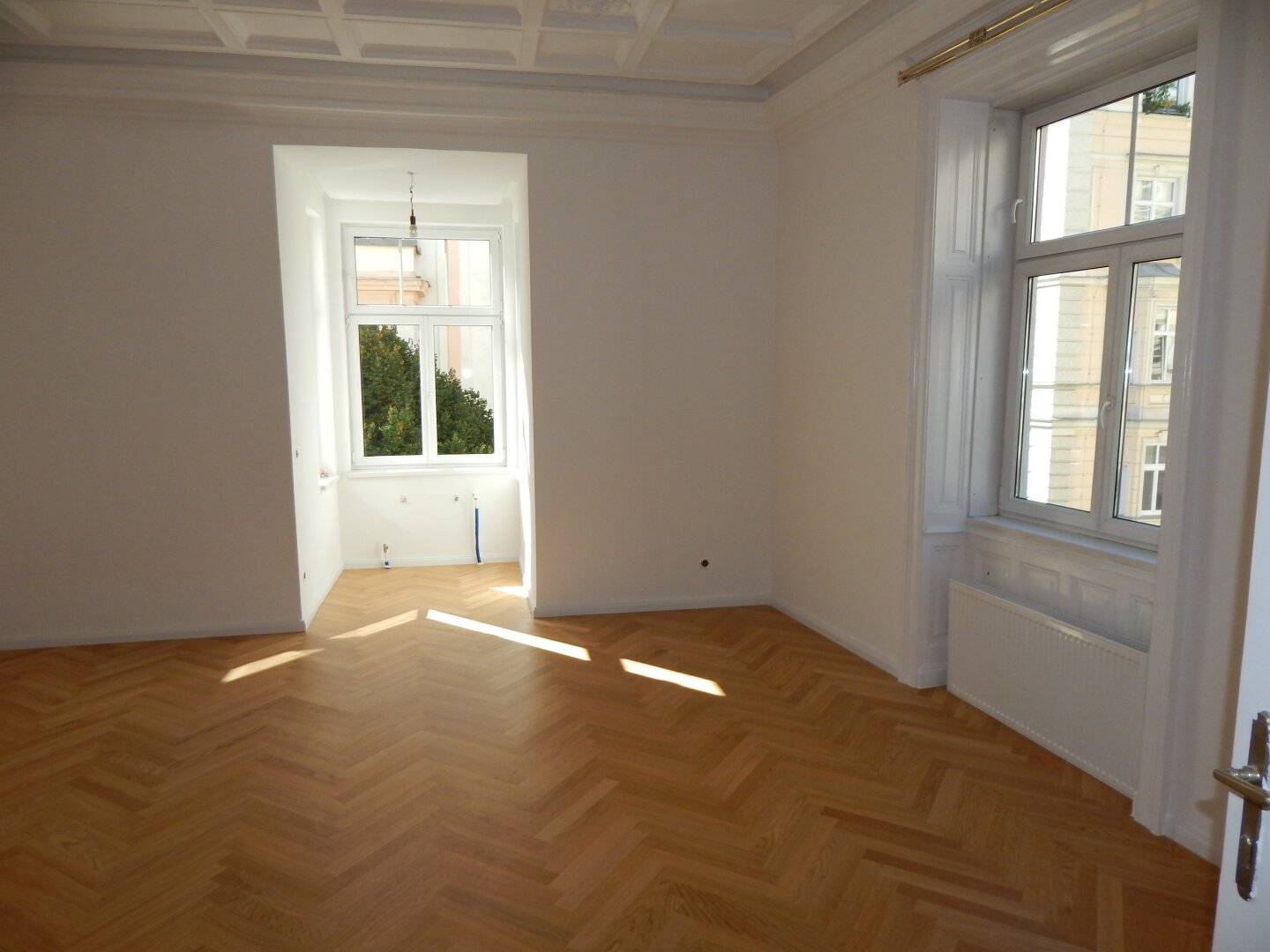 Renovated period apartment with French doors and new parquet floor
