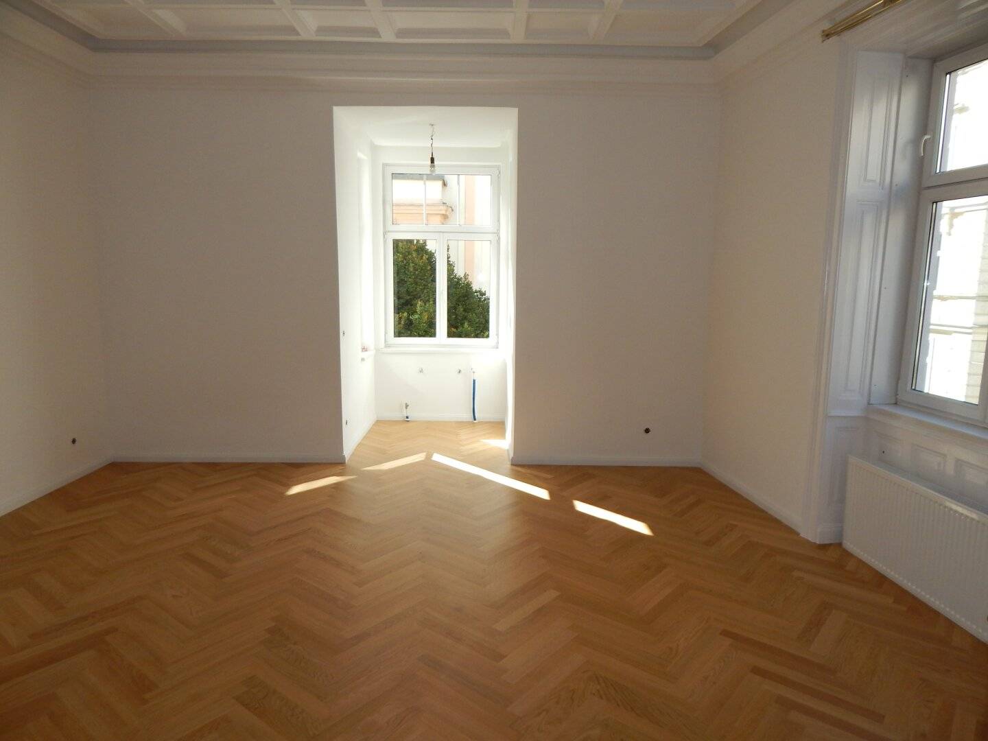 Renovated period apartment with French doors and new parquet floor