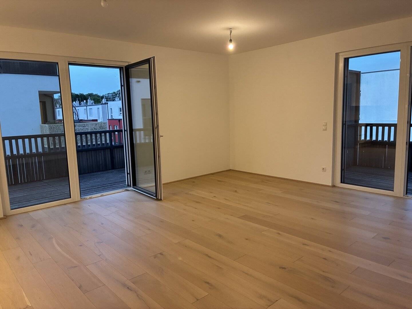 Modern balcony apartment 3 rooms heating and hot water already included in the monthly rent
