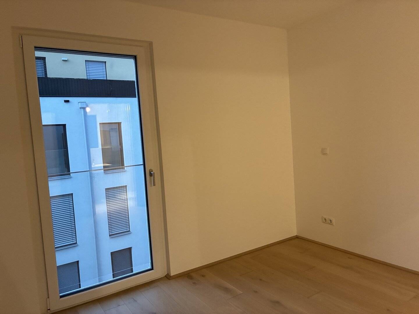 Modern balcony apartment 3 rooms heating and hot water already included in the monthly rent