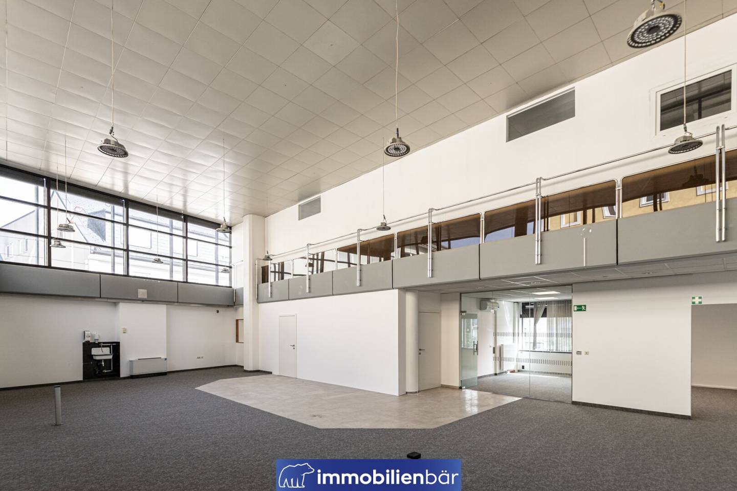 EXCEPTIONAL COMMERCIAL SPACE IN PRIME LOCATION IN LIEZEN