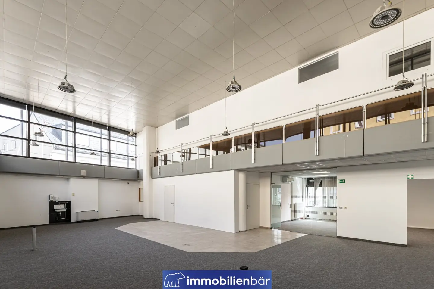 EXCEPTIONAL COMMERCIAL SPACE IN PRIME LOCATION IN LIEZEN
