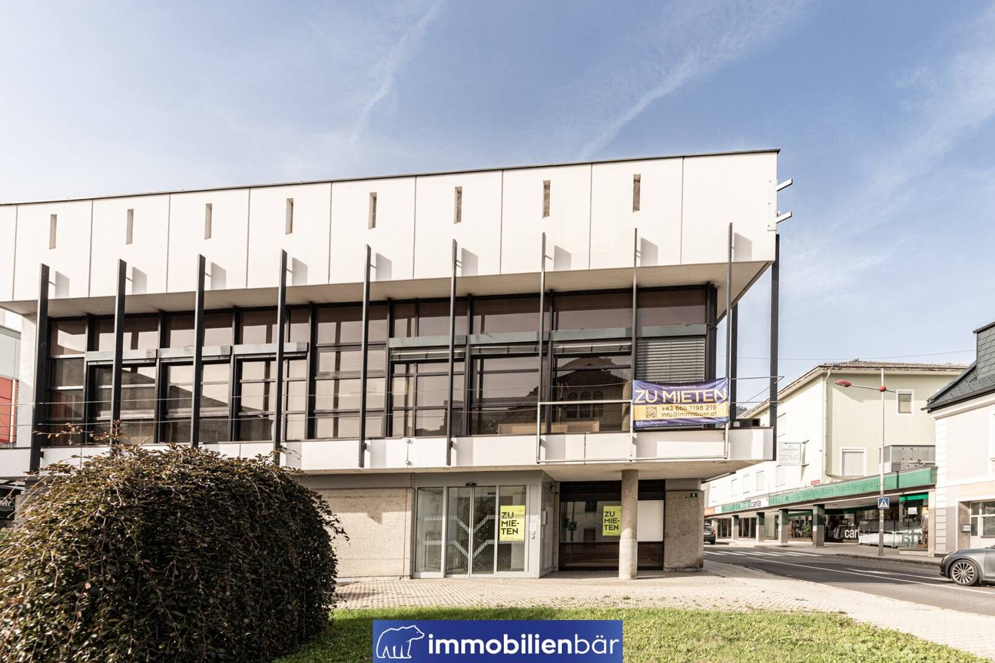 EXCEPTIONAL COMMERCIAL SPACE IN PRIME LOCATION IN LIEZEN