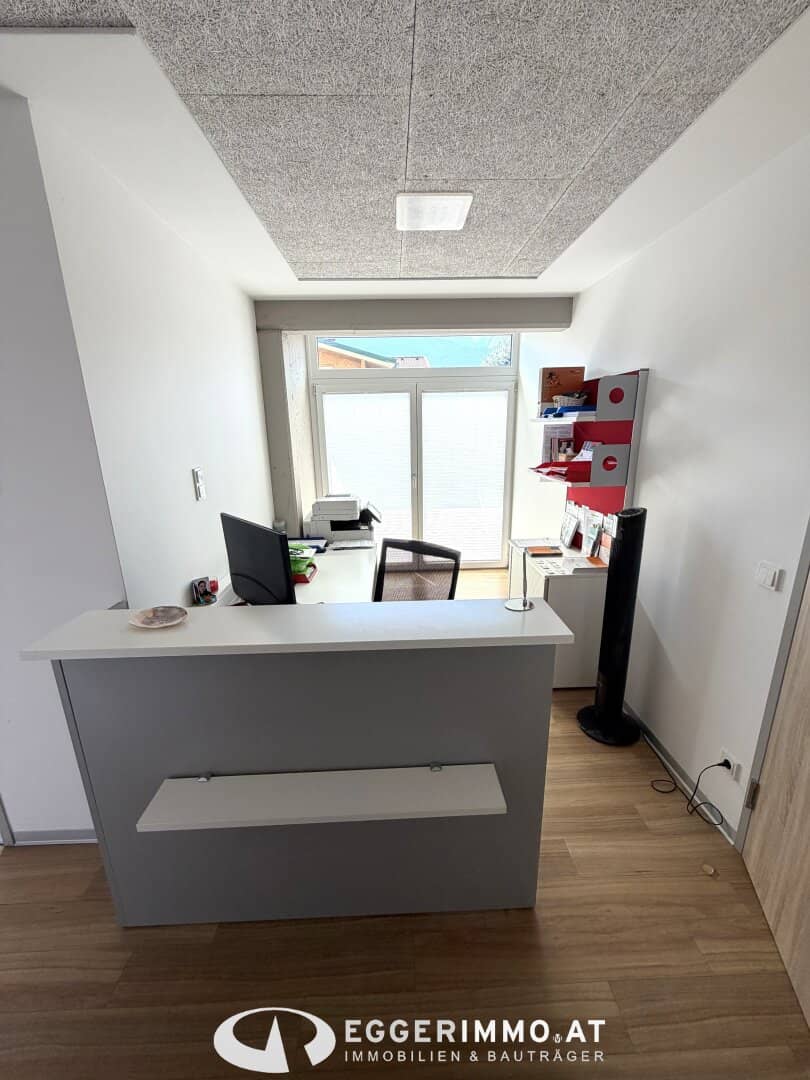 5700 Zell am See: NEARLY NEW MEDICAL PRACTICE / PRACTICE / OFFICE 85m² on the ground floor with 4 PARKING SPACES