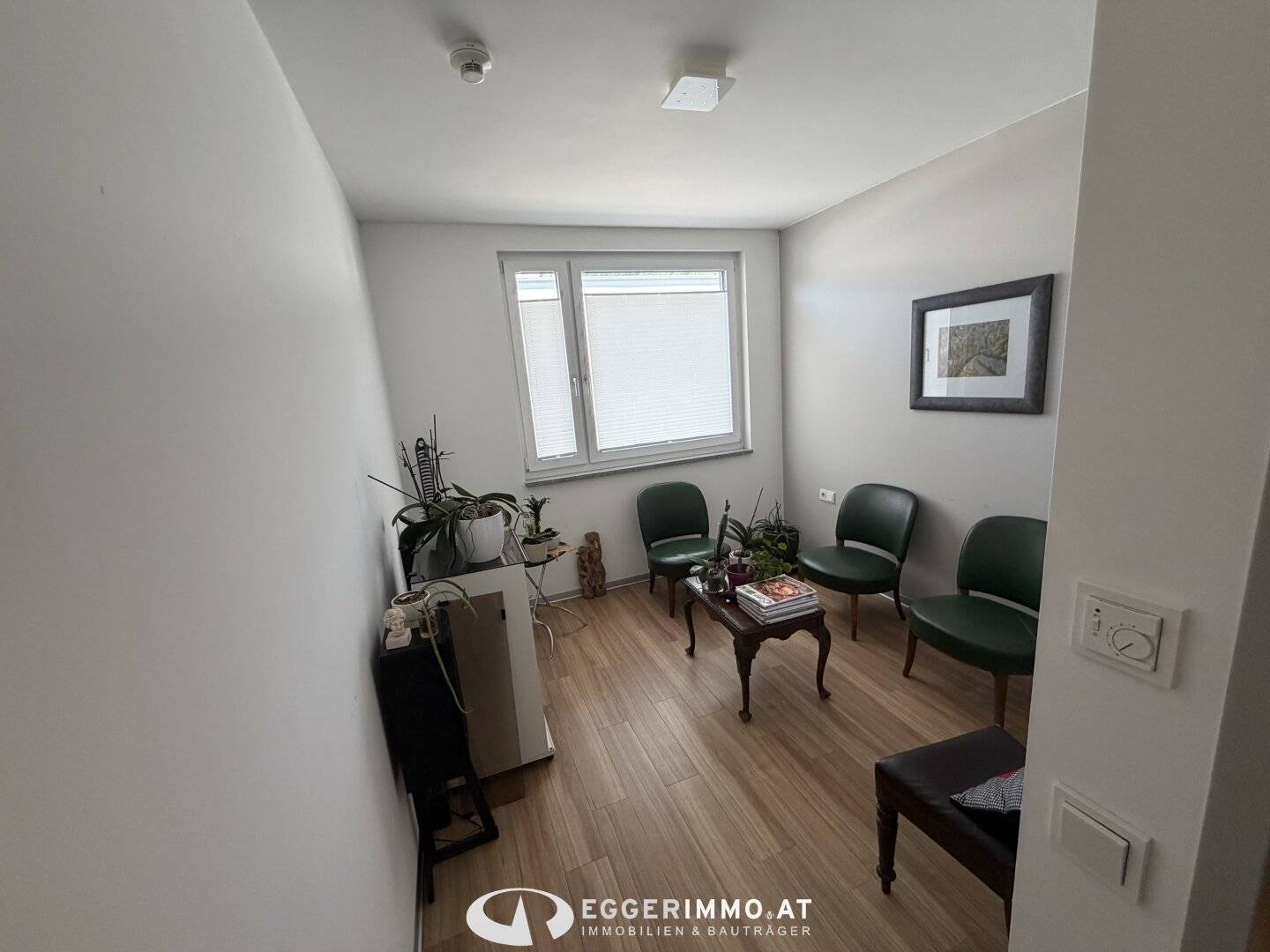 5700 Zell am See: NEARLY NEW MEDICAL PRACTICE / PRACTICE / OFFICE 85m² on the ground floor with 4 PARKING SPACES
